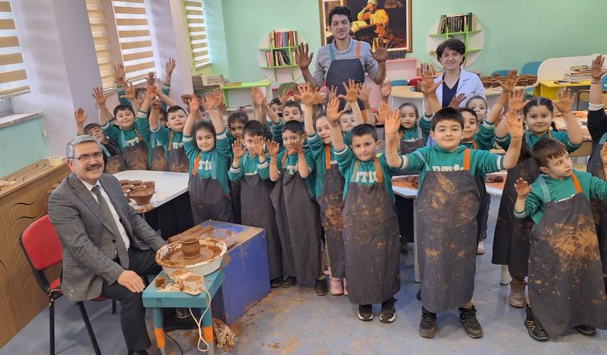 Eller çamurda, yürekler kültürde: Erzincan’da geleneksel sanata canlı ders