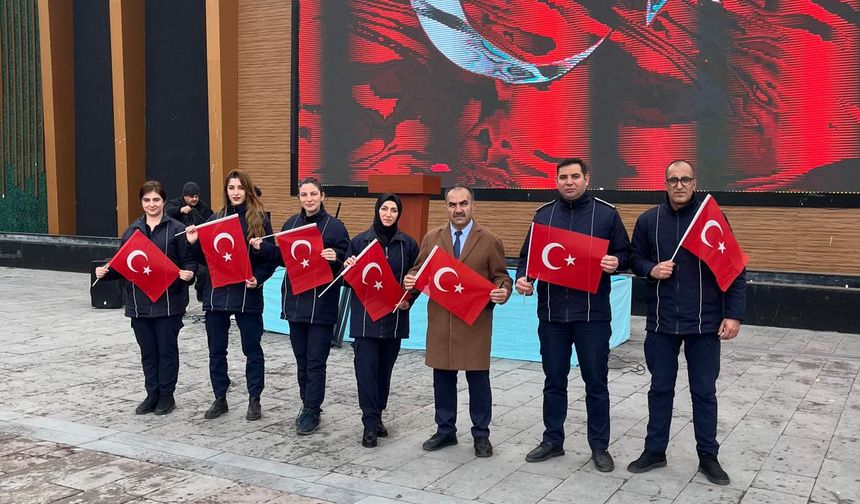 Erzincan'da Ay-Yıldızlı yürüyüşe zabıta desteği