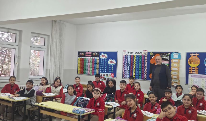 Erzincan'da Muhtar Tekcan’dan geleceğin seçmenlerine anlamlı mesajlar