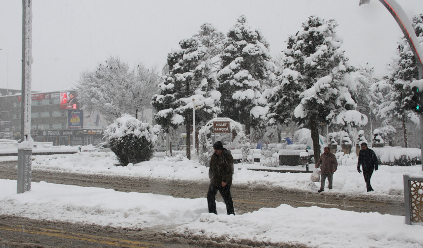 Erzincan'da termometreler çift haneli eksileri gördü! İşte ilçelerin son durumu...