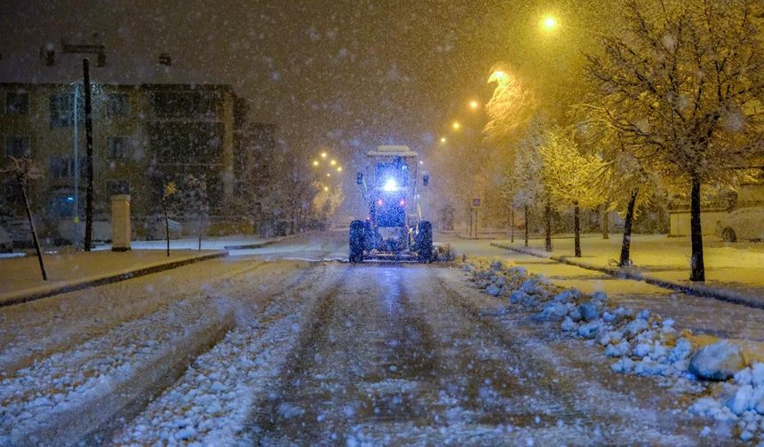 Erzincan’da karla mücadelede son durum: Dün 494 yol kapanmıştı..