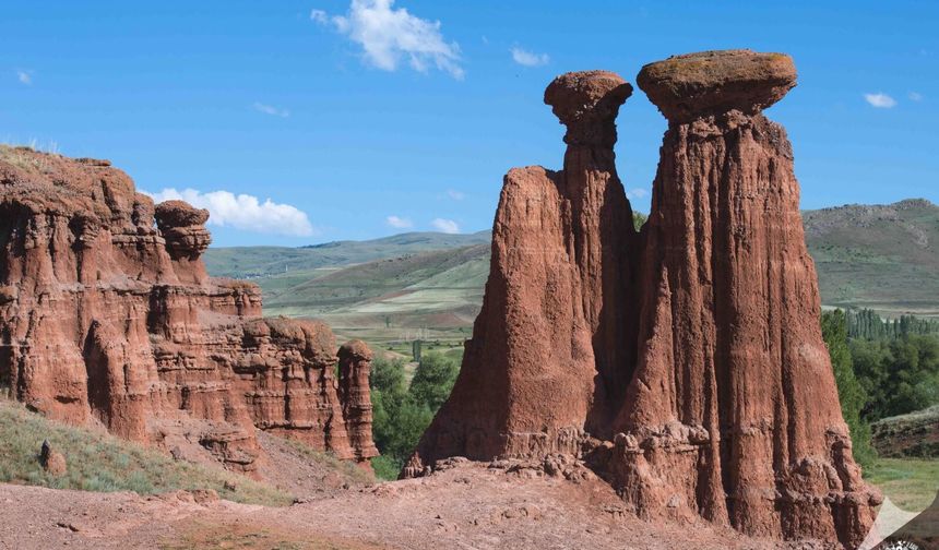 Erzincan’a Saatler Uzaklıkta Kırmızı Bir Mucize Gizli...