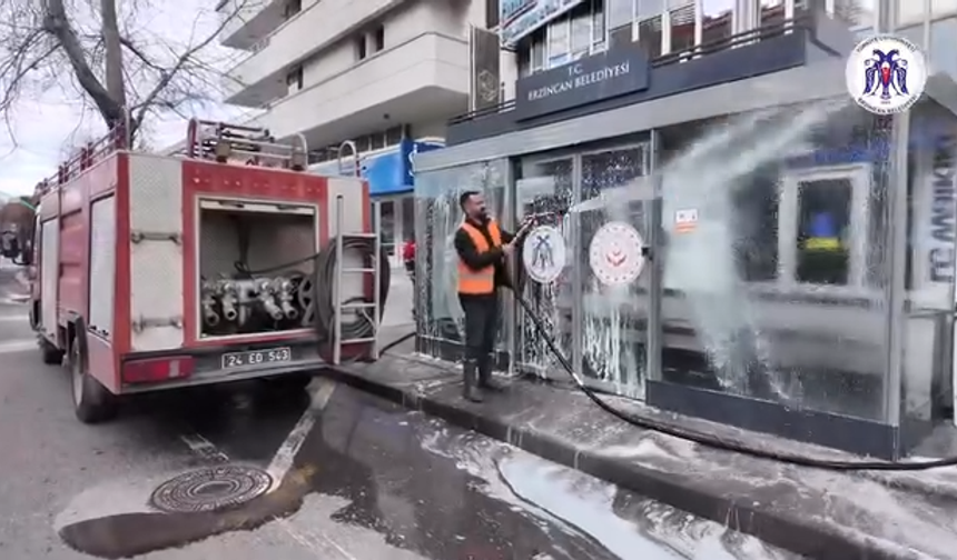 Erzincan’da Toplu Taşıma Duraklarına Hijyen Kalkanı