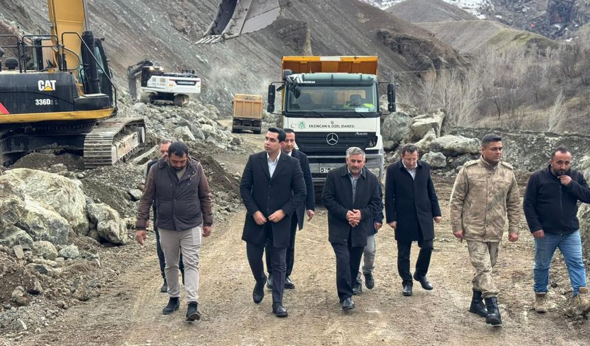 Erzincan'da 2 köyün yollarında çalışma var...