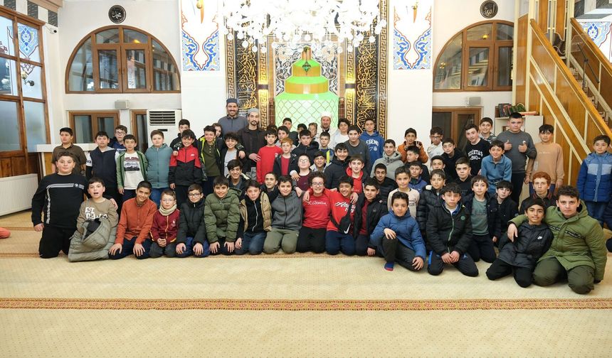 Erzincan’da Öğrenciler Ramazan’da Camilerde Buluşuyor