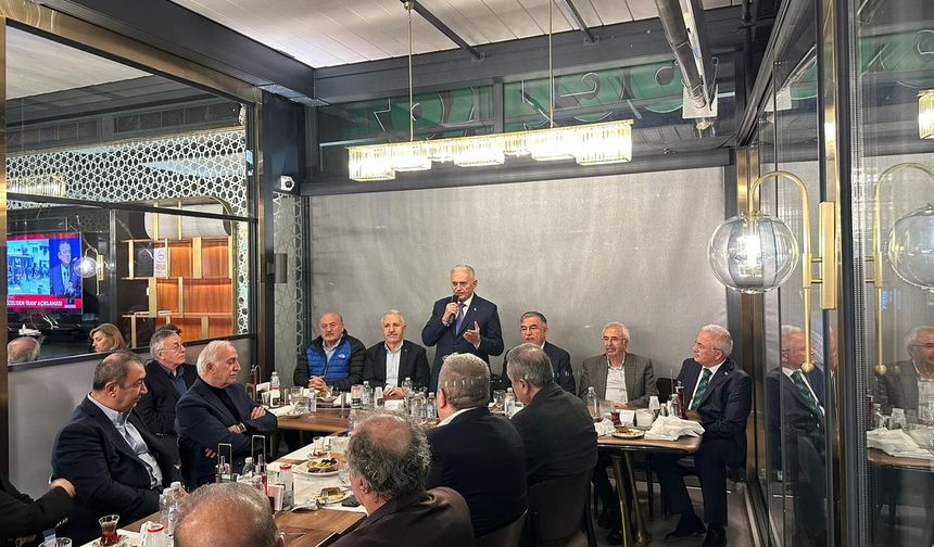 Binali Yıldırım Eski Yol Arkadaşları ile Aynı Sofrada....