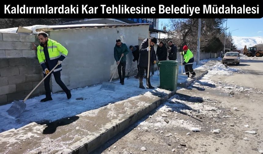 Erzincan’da kaldırımlardaki kar tehlikesine belediye müdahalesi