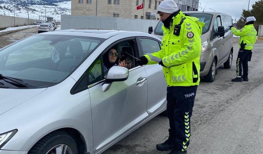 Erzincan’da Polislerin Bayram Mesaisi: 11 Bin 611 Araç Denetlendi