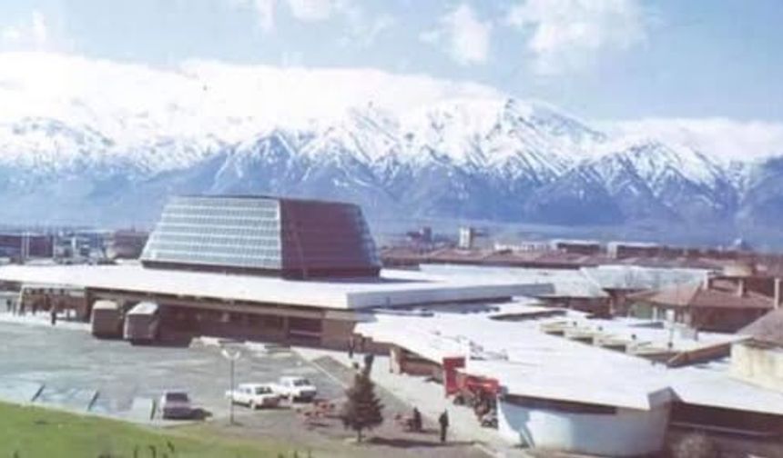 Erzincan’da bir özlem hikâyesi: Yıkılan otogar hâlâ hafızalarda