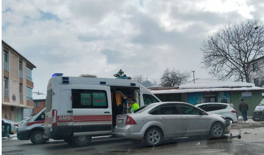 Hastane Alt Kavşağında Kaza: 1 Kişi Yaralandı