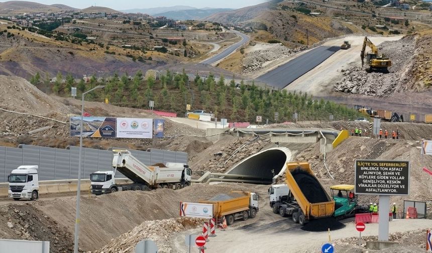 İliç'te Yol Seferberliği Başladı: Dağlar Aşılıyor, Yollar Genişliyor!