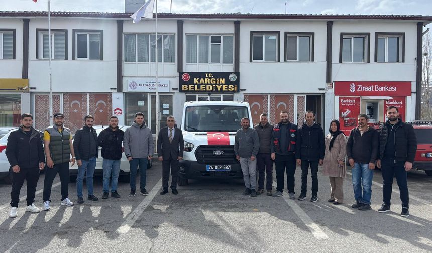 Kargın Belediyesine kamyonet hibe edildi..