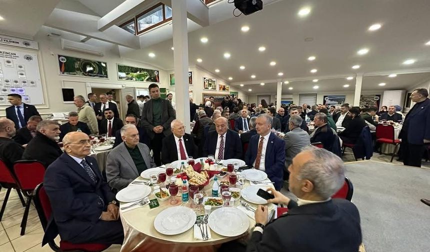 Son Başbakan Binali Yıldırım ve Süleyman Karaman EKEV sofrasında buluştu