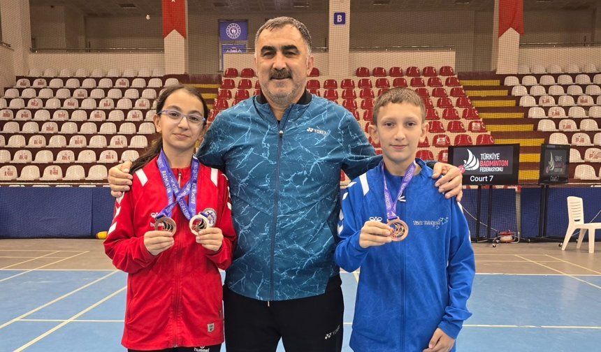 Erzincanlı Küçük Badmintonculardan Madalya Gururu