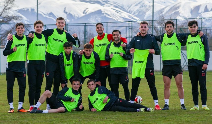 Erzincanspor’da  Hazırlıklar Başladı, Takım Sahaya İndi!