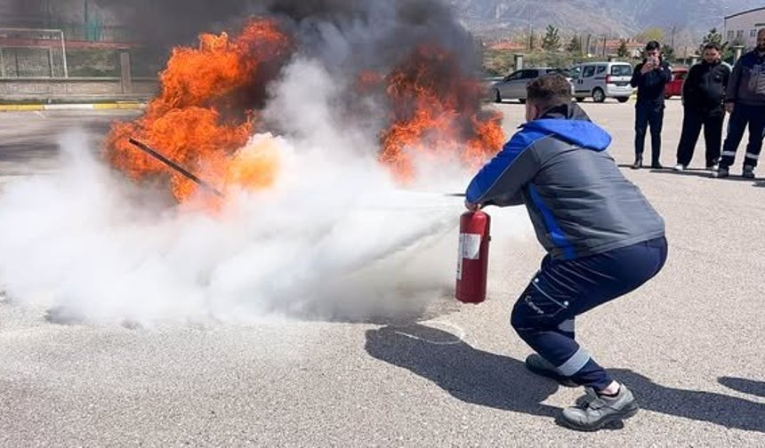 Erzincan’da Yangın Eğitimi: Doğalgaz Personeli Uygulamalı Eğitim Aldı