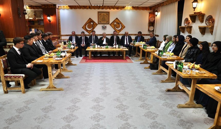 Binali Yıldırım’dan Erzincan’da Gençlere Net Mesaj