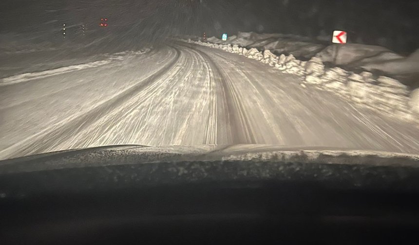 Erzincan'da beyaz fırtına Pöske’yivurdu: Dev geçitte kapanma tehlikesi!
