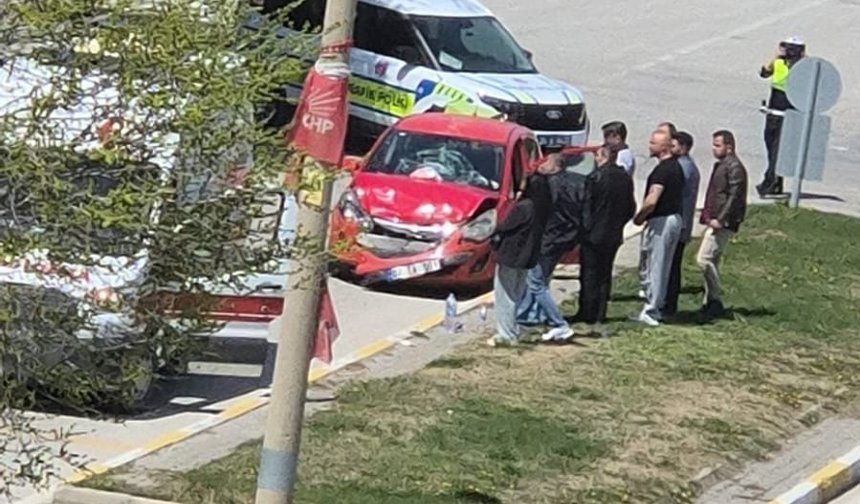 Erzincan’da Korkunç Çarpışma: Motosiklet Sürücüsü Metrelerce Savruldu