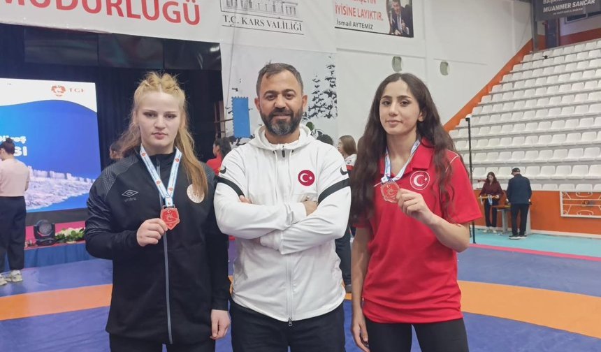 Erzincan Yine Sahneye Çıktı: Bileti Kaptılar