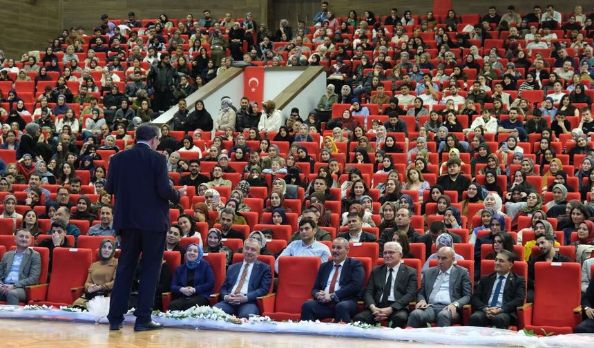 Çınaraltı Söyleşilerinde Gönüllere Dokunan Gece...