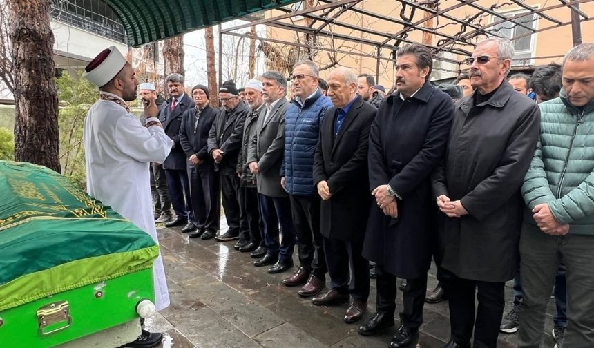 Erzincanlı Baro Başkanı’nın Annesi Hayatını Kaybetti