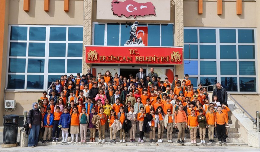 Minik Öğrenciler Hizmetleri Yerinde Öğrendiler