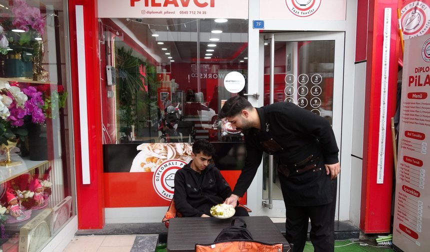 Erzincan’da atanamayanların sesi oldu: İki diploma bir kazan pilav!