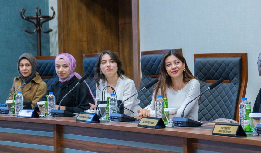 Rektör Levent Öğrencilerle Masaya Oturdu