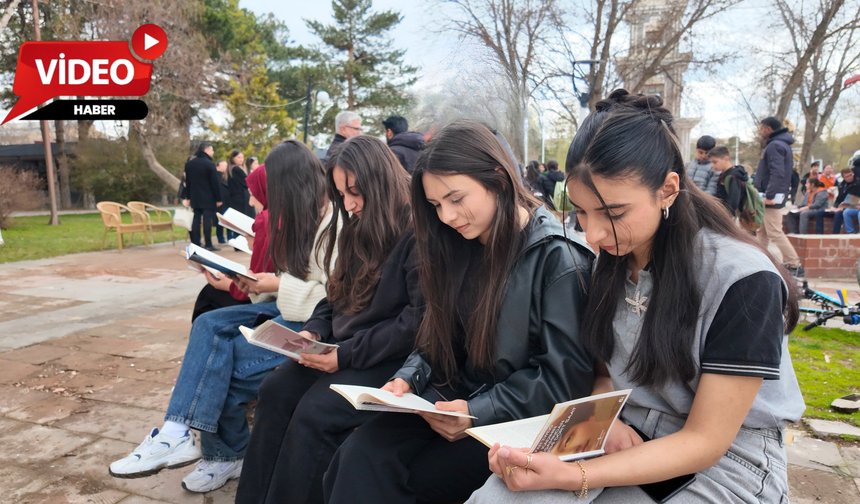 81 İlle Aynı Anda: Erzincan’da Park Kütüphaneye Dönüştü!