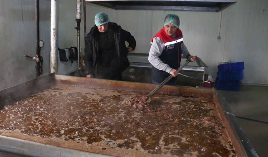 Erzincan’da Üretilen Et Türkiye’ye Buradan Dağılıyor! Üzümlü’deki Tesis Dikkat Çekiyor