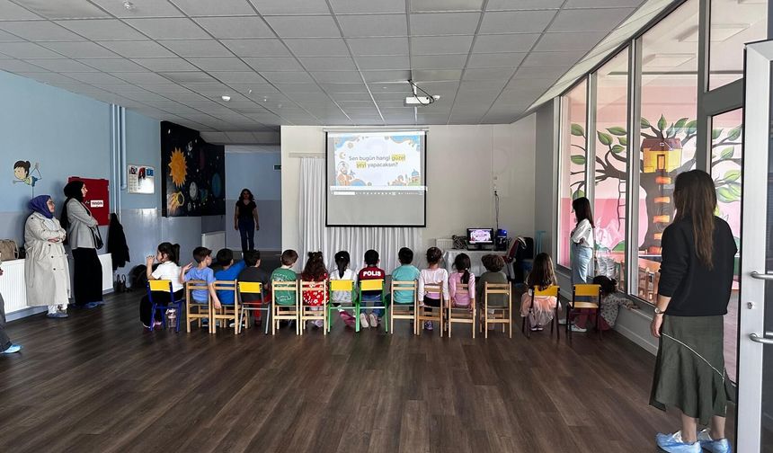 Erzincan'da Miniklerden Büyük Ustaya Saygı