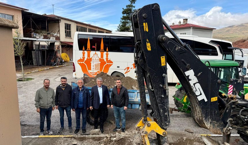 Kemah’ta yeni meydan projesi için ilk kazma vuruldu!