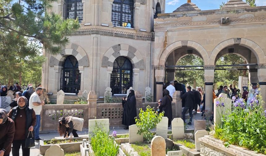 Erzincan'da 2 hemşehrimiz son yolculuğuna uğurlandı