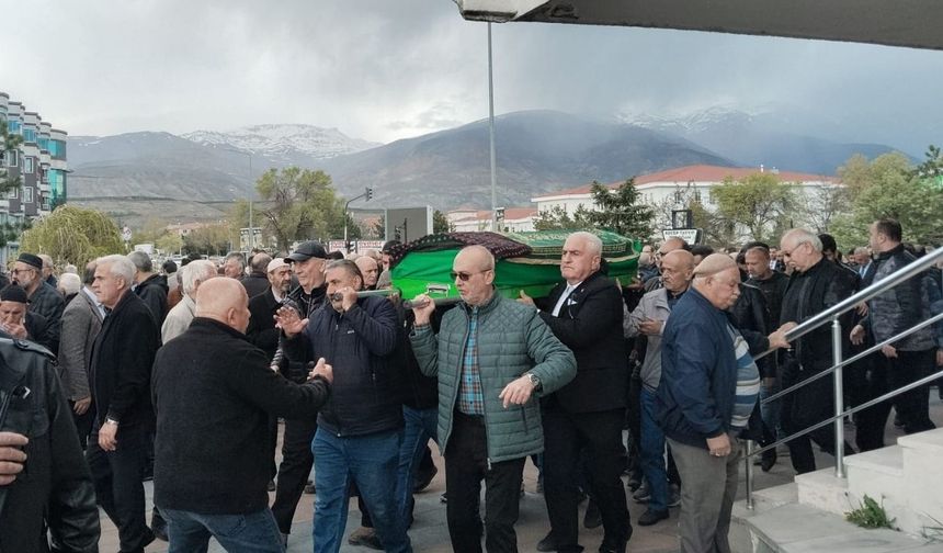 Erzincan’ın tanınmış iş insanlarından Harun Nas’ın Eşi ebediyete uğurlandı