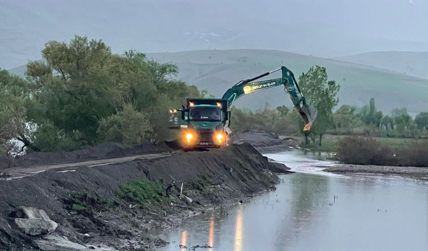 DSİ’den Kargın'da Taşan Karasu Nehri’nde Sedde Hamlesi
