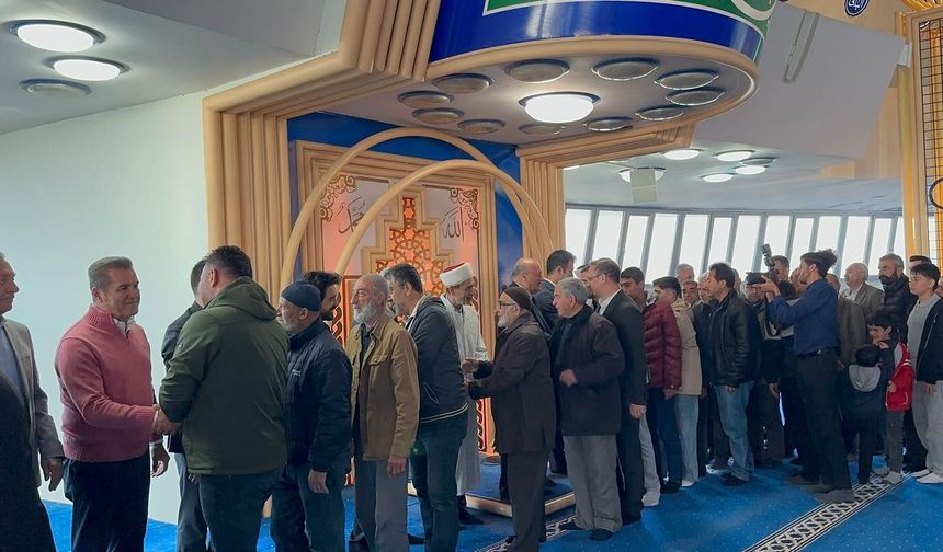Erzincan'da Bayramın Kalbi Terzibaba'da Attı: Milletvekili Karaman Hemşehrileriyle Kucaklaştı!