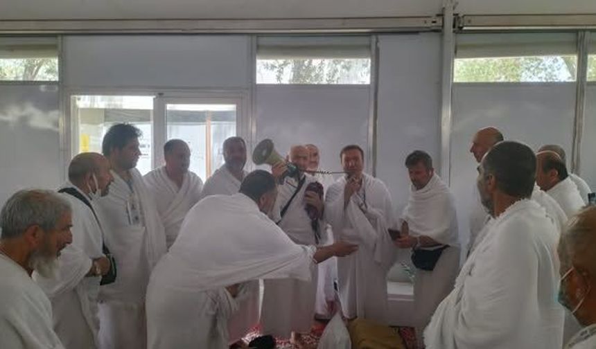 Kutsal Topraklarda Duygusal Buluşma: Vali Aydoğdu Arafat’ta Erzincanlı Hacıları Yalnız Bırakmadı!