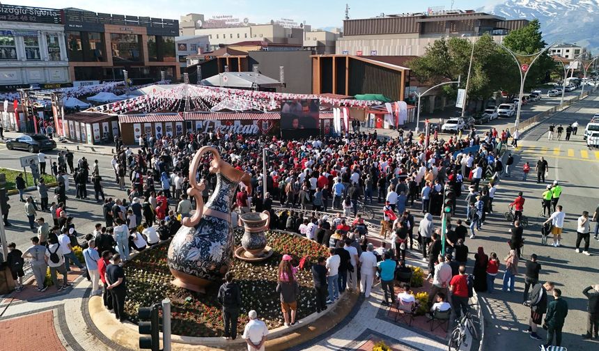 Dünya Kupası Heyecanı Erzincan Meydanı’na Sığmadı