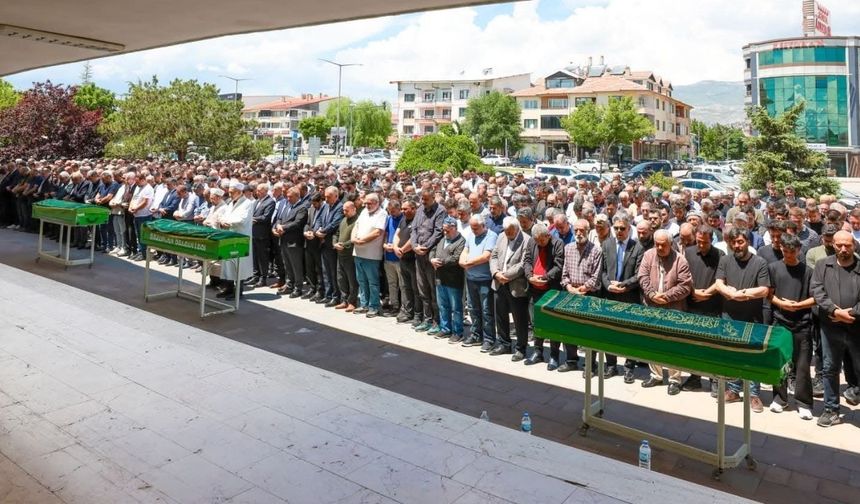 Erzincan’da Hüzünlü Gün: Biri Eski Meclis Üyesi 5 Vatandaşımız Son Yolculuğuna Uğurlandı
