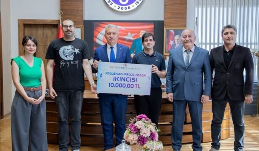 EBYÜ dereceye giren öğrencilerini ödüllendirdi