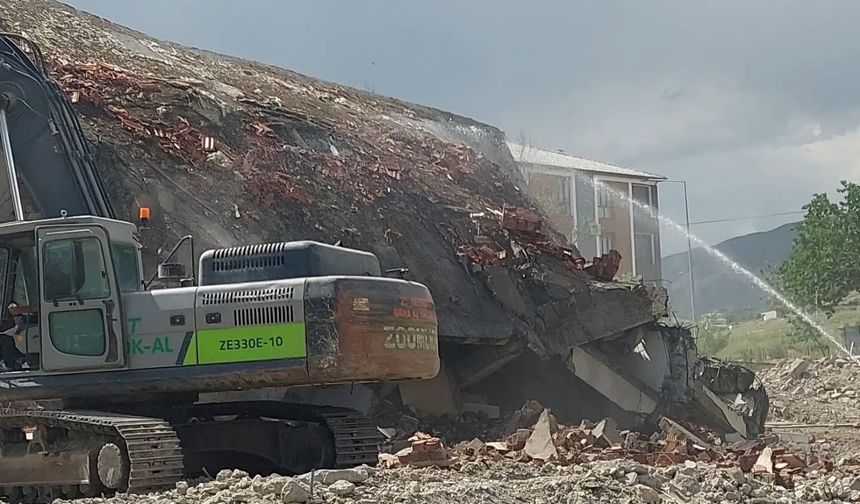Erzincan Başbağlar’da Yıkım Çalışmaları Başladı
