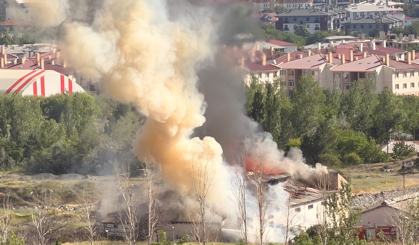 Erzincan’da Korkutan Yangın! İtfaiye ekipleri seferber oldu
