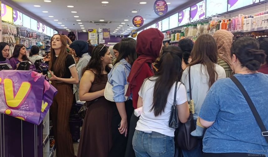 Erzincan’da Kozmetik İndirimi İzdihama Neden Oldu