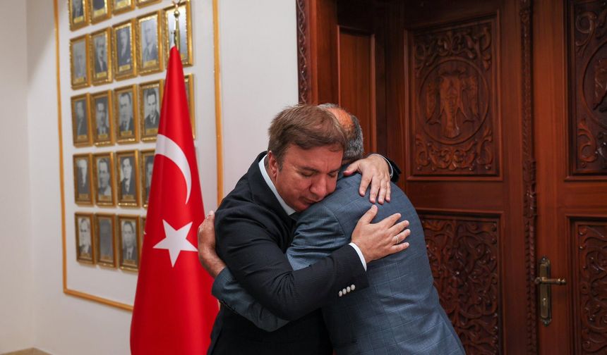 Gece Otobüse Bindi, Sabah Kapıyı Çaldı: Erzincan’da Duygusal Buluşma...
