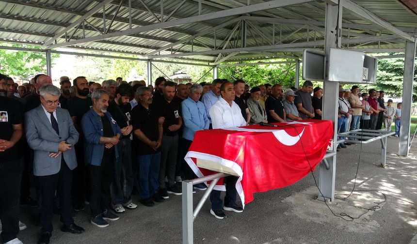 Manisa'dan Gelen Acı Haber Erzincan'ı Yasa Boğdu: Şehit Polis Memuru Deniz Berkay Gürakar Son Yolculuğuna Uğurlandı