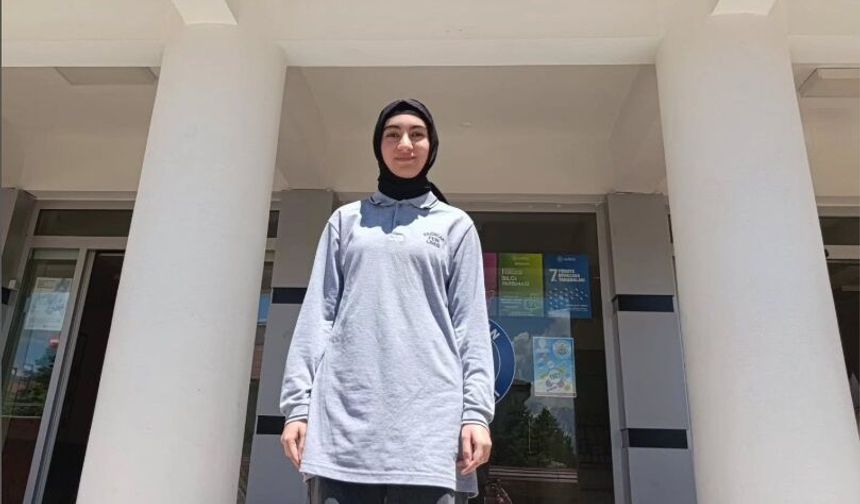 Erzincanlı Öğrenci Türkiye Birincisi Oldu! 150 Bin Liralık Ödülün Sahibi Oldu