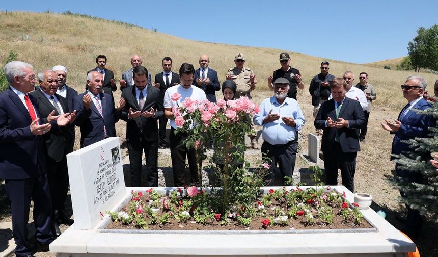Erzincan’da 15 Temmuz Şehidi Recep Gündüz Kabri Başında Anıldı
