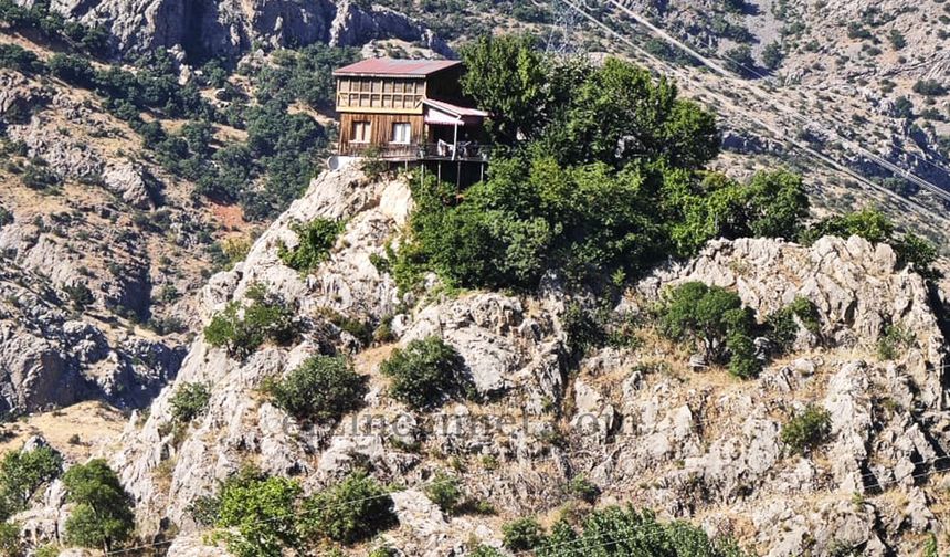 Kemaliye’deki 96 Basamaklı Meşhur Ev Satılıyor: İşte Şaşırtan Fiyatı