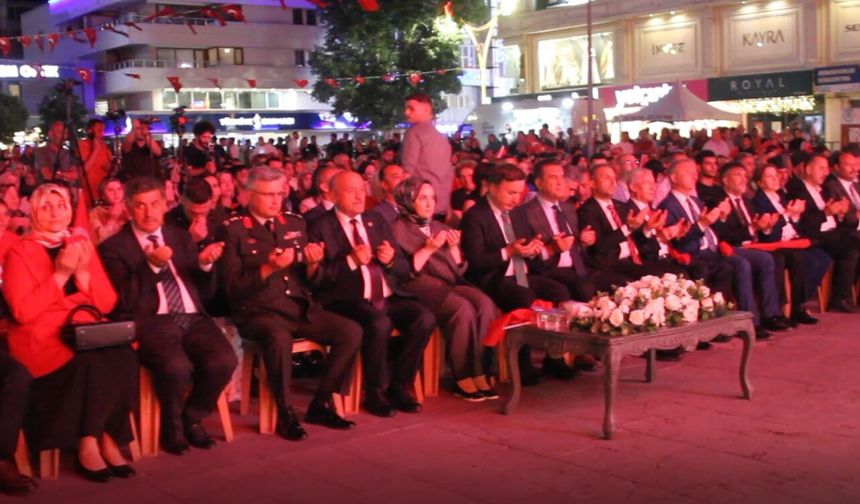 Erzincan'da 15 Temmuz Ruhu Yeniden Canlandı: Meydanlar Tek Yürek Oldu